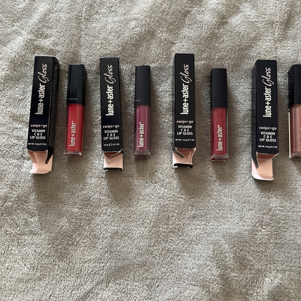 Lune Aster Vitamin C &E Lip Gloss Bundle Of 4.   A123